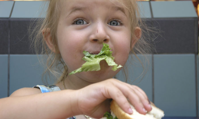 Ausflüge mit leckeren Zielen schmecken Kindern gut. © SKashkin/iStockPhoto.com